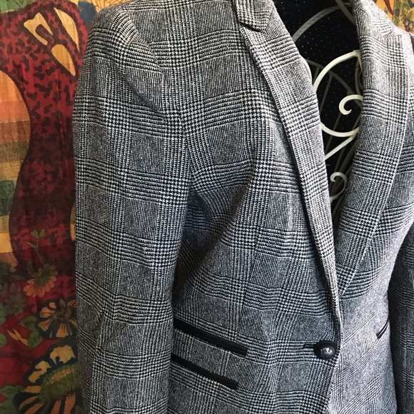 Zara Basic wool blazer!! 😍 - Picture 2 of 8